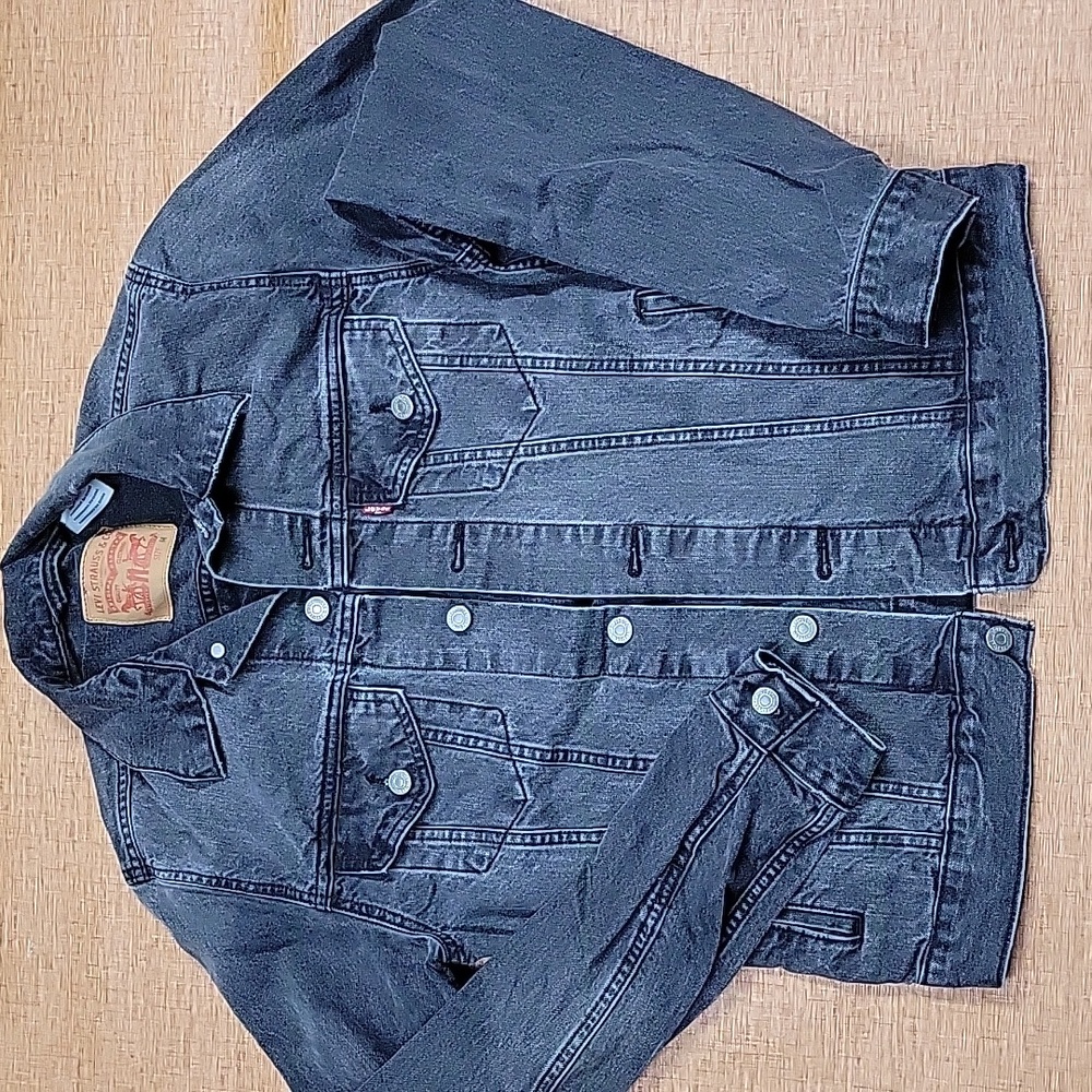 Denim Jean Jacket Size: Medium